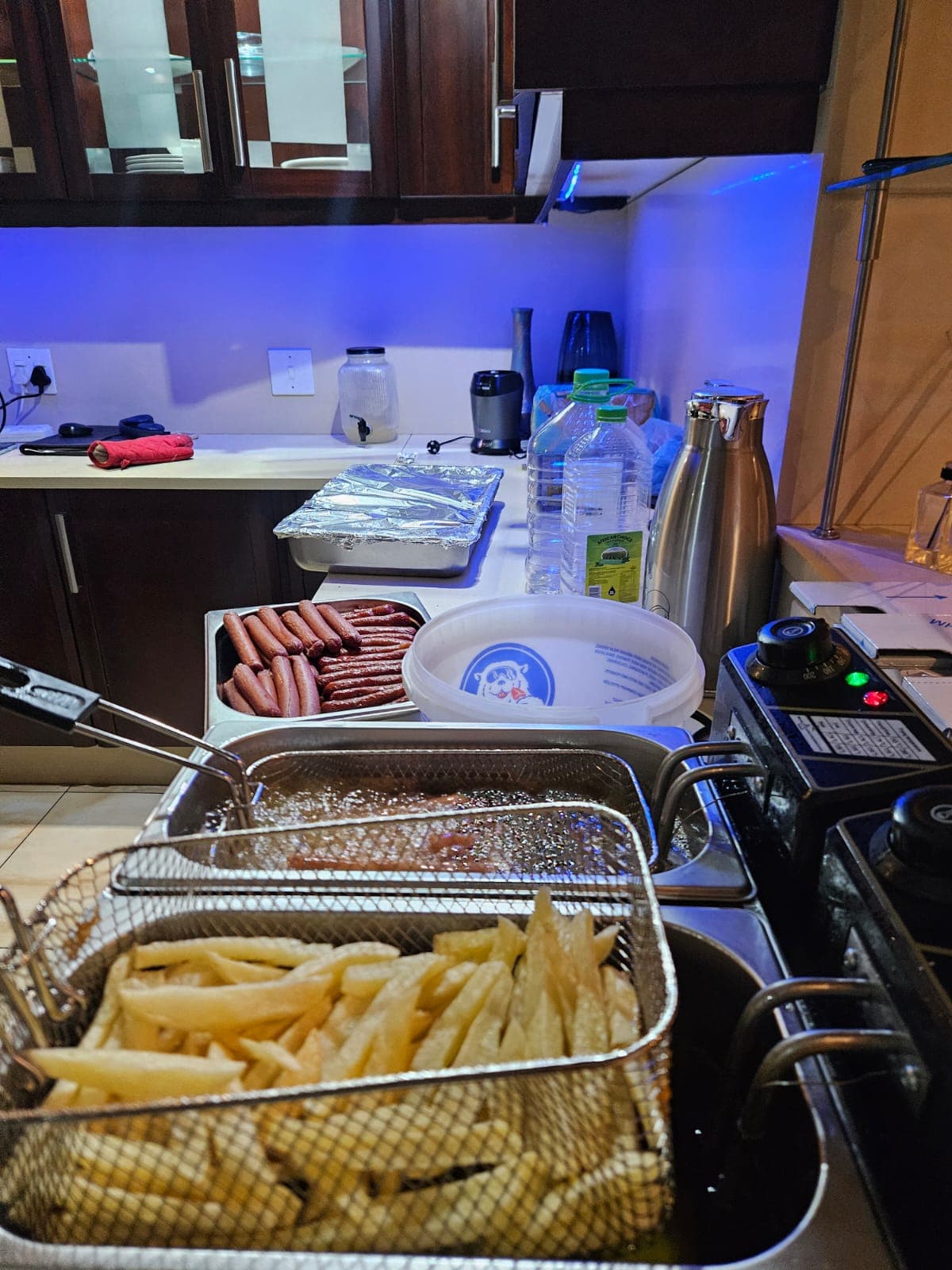 Kitchen hot fryer - golden crispy chips & breakfast sausages